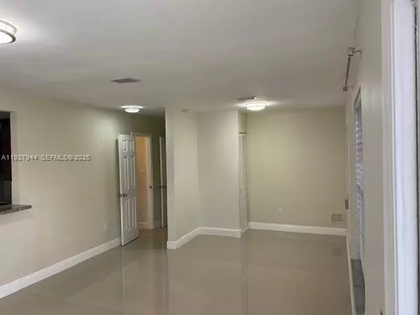 North Miami Beach, FL 33162,1815 NE 175th St #0