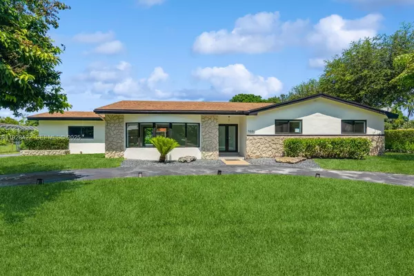 7001 SW 126th St, Pinecrest, FL 33156