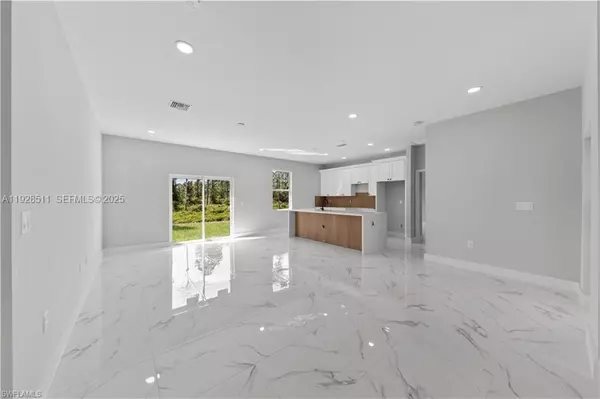 1108 GARIBALDI ST E, Lehigh Acres, FL 33974