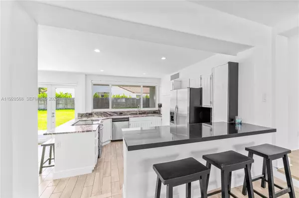 Palmetto Bay, FL 33157,8995 SW 158th St