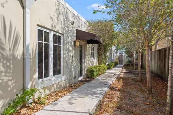 Lauderdale By The Sea, FL 33308,4213 Bougainvilla Dr #2