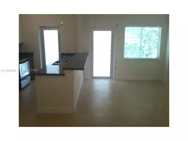 Miami Beach, FL 33139,1034 Lenox Ave #8