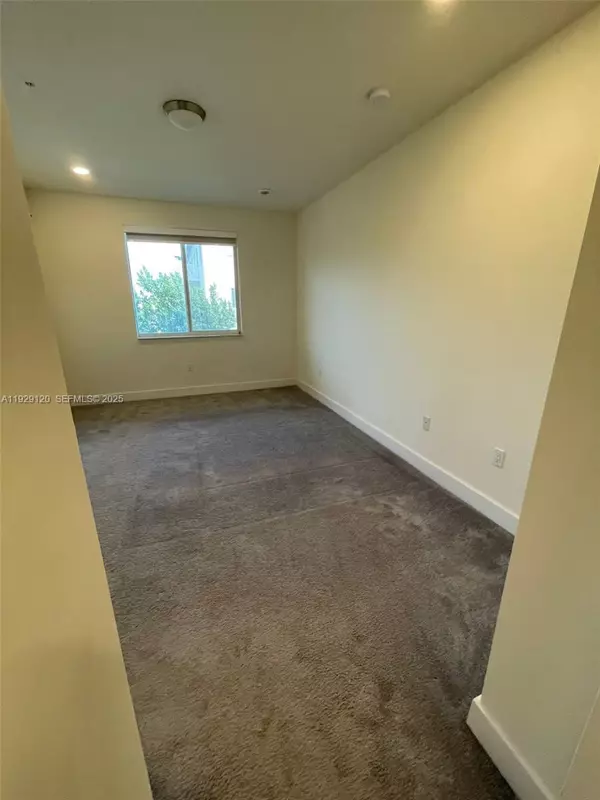 Doral, FL 33178,6416 NW 102nd Ct #117