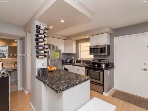 Miami Beach, FL 33139,947 Lenox Ave #404