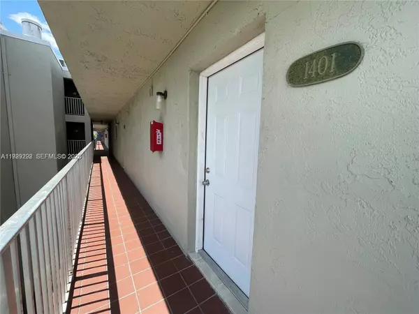 Hialeah Gardens, FL 33016,10090 NW 80th Ct #1401