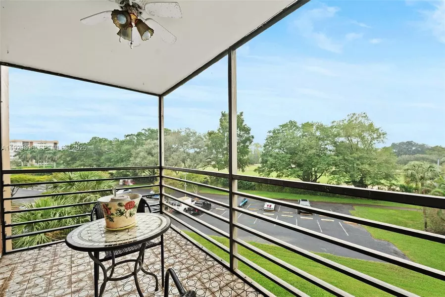 900 Saint Charles Pl #419, Pembroke Pines, FL 33026