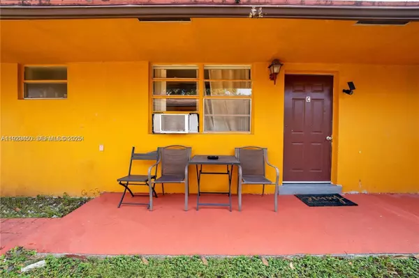 Hallandale Beach, FL 33009,129 SE 5th St