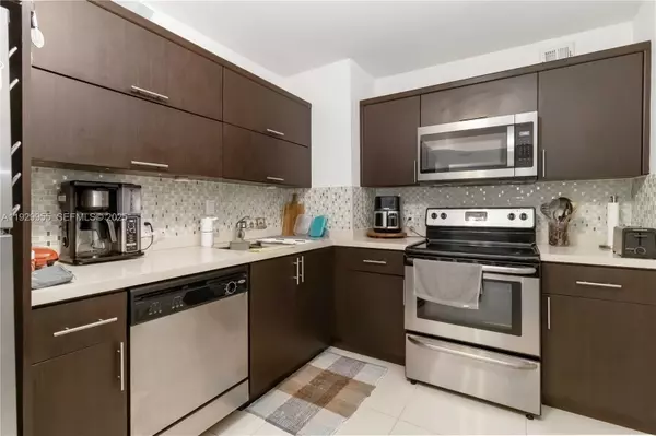 Sunny Isles Beach, FL 33160,100 Bayview Dr #2014