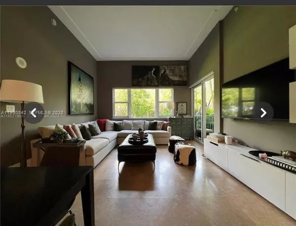 Aventura, FL 33180,20000 E Country Club Dr #114