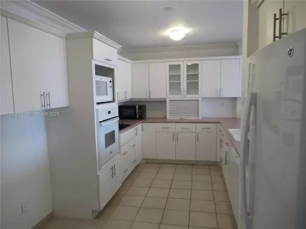 Key Biscayne, FL 33149,201 Crandon Blvd #341