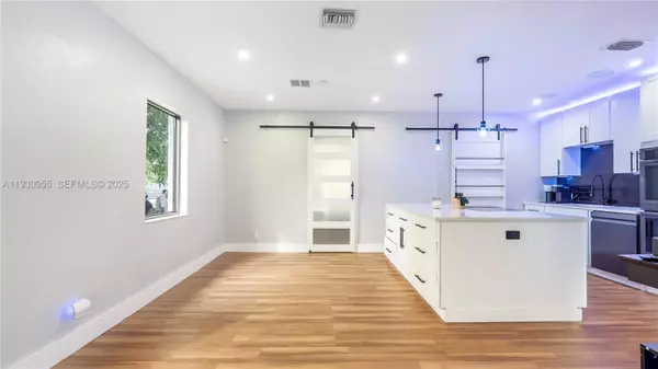 Fort Lauderdale, FL 33311,817 NW 17th St