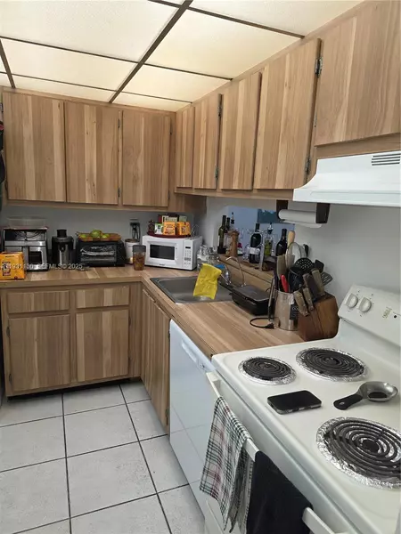 8035 SW 107th Ave #221, Miami, FL 33173