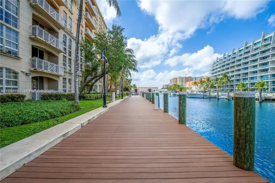 3001 NE 185th St #127, Aventura, FL 33180