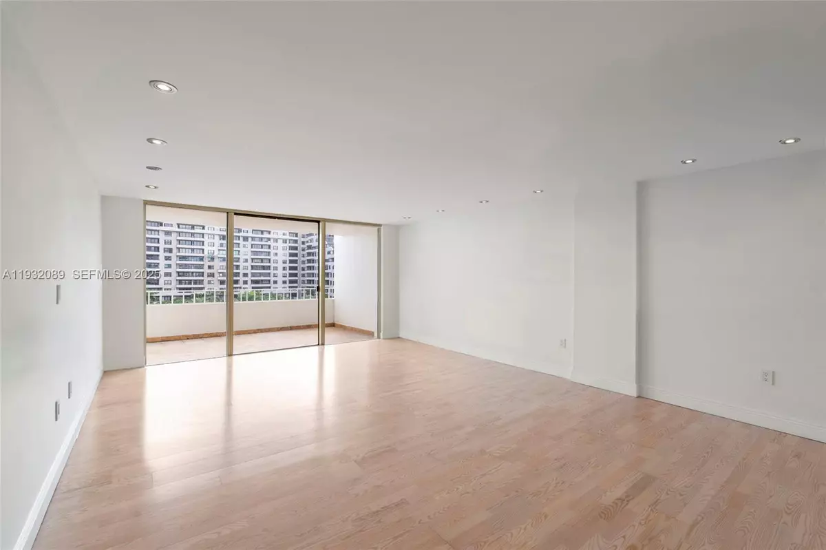 Key Biscayne, FL 33149,199 Ocean Lane Dr #611