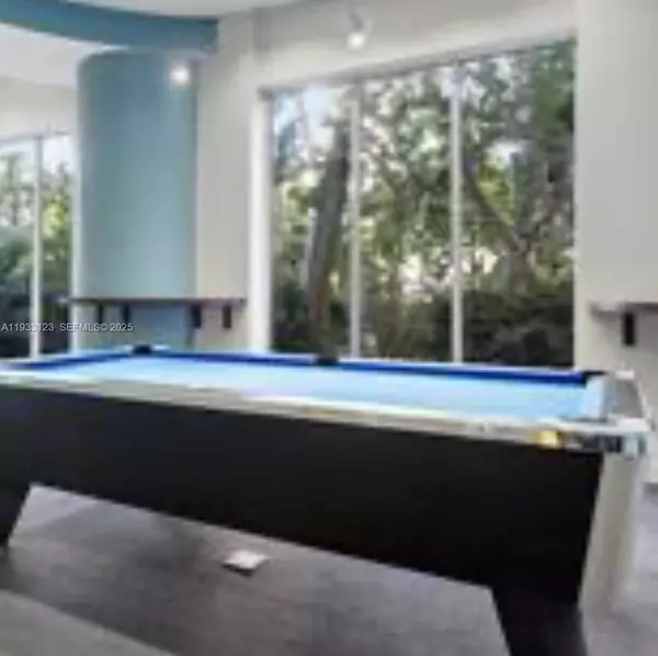 Hollywood, FL 33019,4001 S Ocean Dr #14H