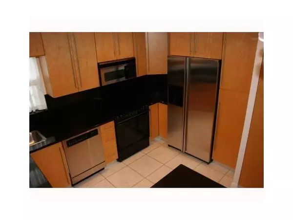 Aventura, FL 33180,21220 HARBOR WY #226-22