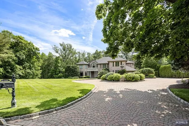 168 Vaccaro DR, Cresskill, NJ 07626