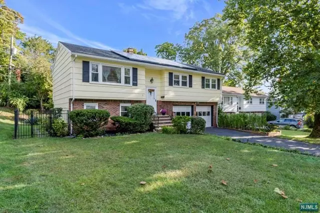 7 Carey CT, Montclair, NJ 07042