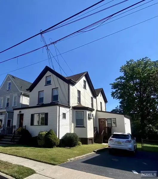 425 1st ST, Carlstadt, NJ 07072