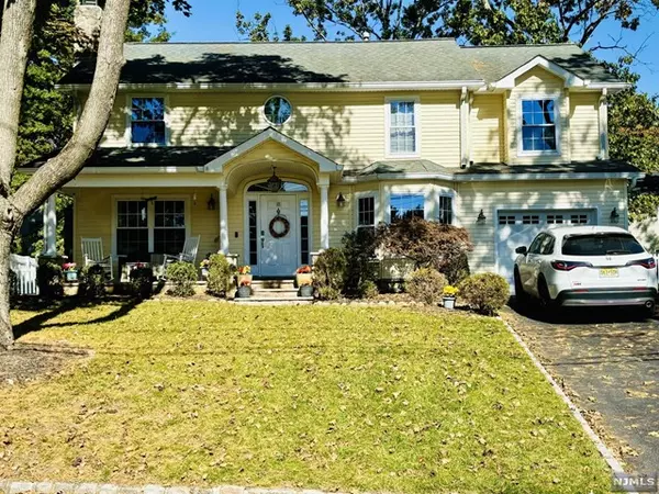 18 Yorktown TER, Livingston, NJ 07039