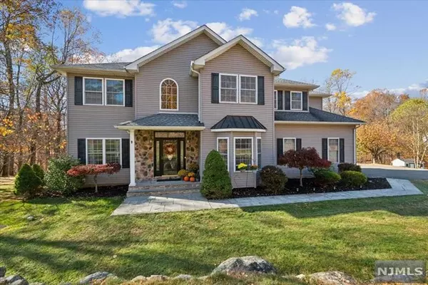 7 Stonehedge LN, Byram, NJ 07821