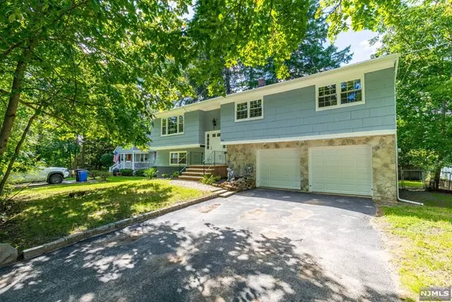 3 Orchard SQ, Caldwell, NJ 07006