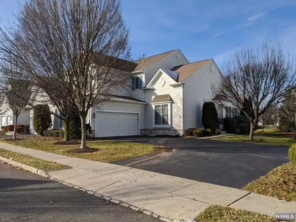 7 Mulberry CT, Paramus, NJ 07652