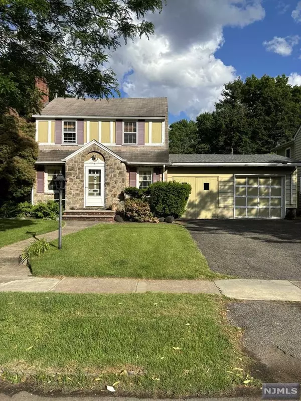 34 Bennett AVE, Rochelle Park, NJ 07662