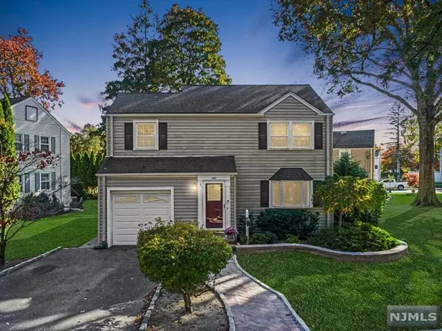 1 Clover LN, Verona, NJ 07044