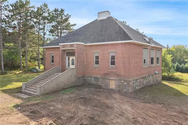 Clear Lake, WI 54829,148 1 1/2 Street