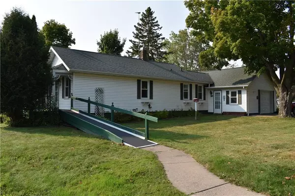 115 E Park Avenue, Luck, WI 54853