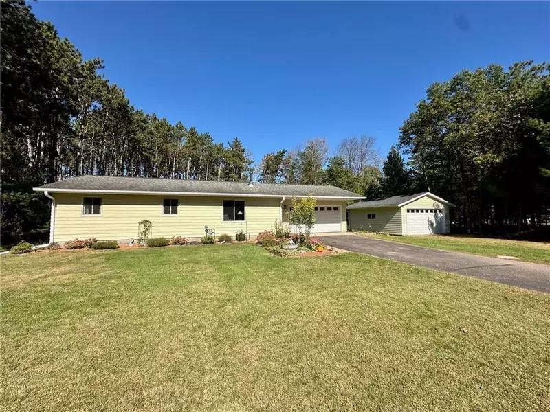 420 Lake Road, Altoona, WI 54720