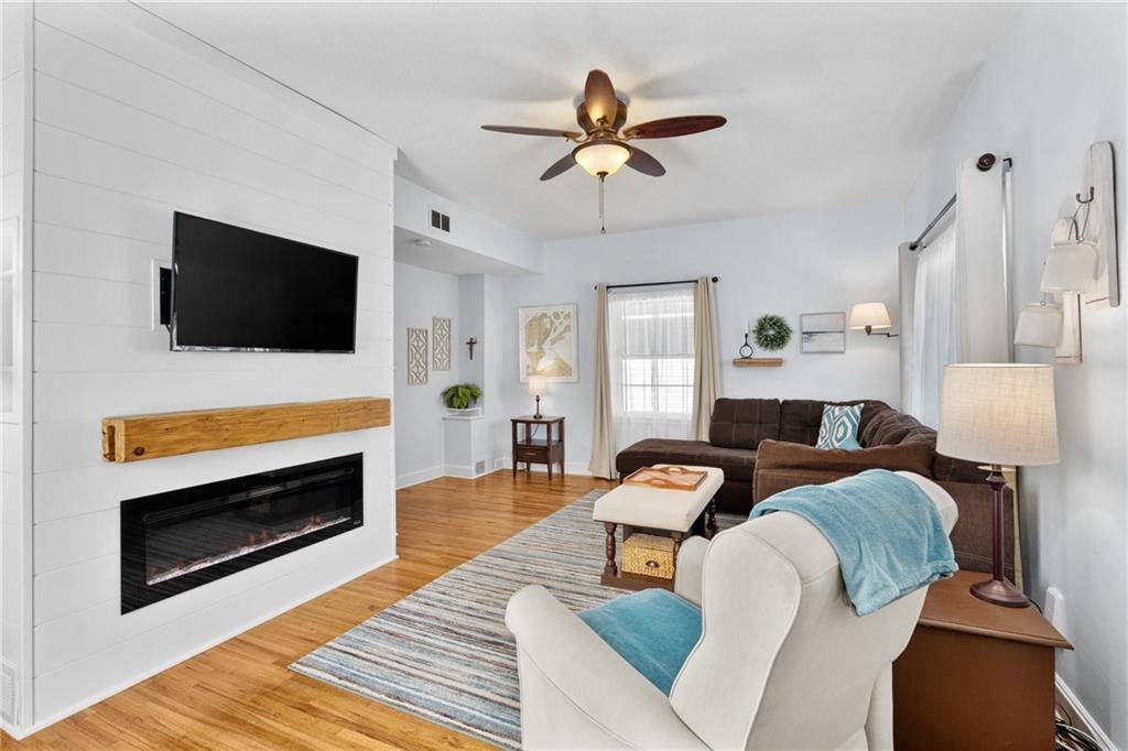 Eau Claire, WI 54701,1323 Altoona Avenue
