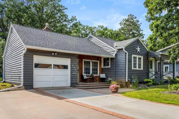 607 College Street, Spooner, WI 54801