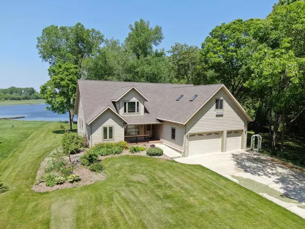 S35W38226 Dolmar Park ROAD, Dousman, WI 53118