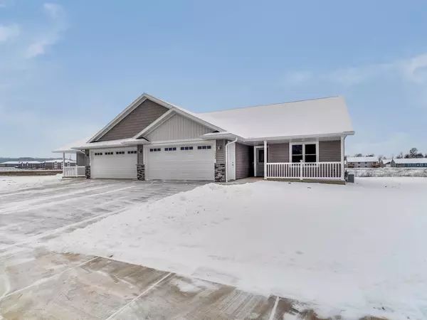 1904 Spakenburg Rd, Holmen, WI 54636