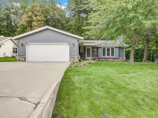 659 Highview DRIVE, Slinger, WI 53086