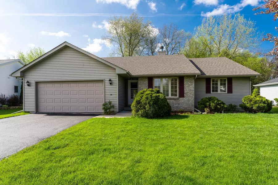 440 Garrison Dr, Lake Geneva, WI 53147