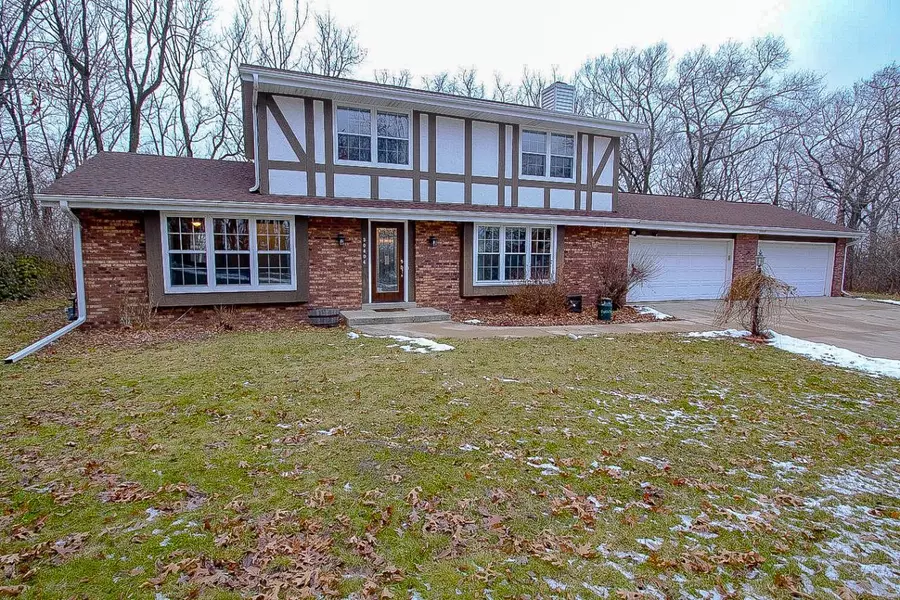 30404 Mountain Ln, Waterford, WI 53185