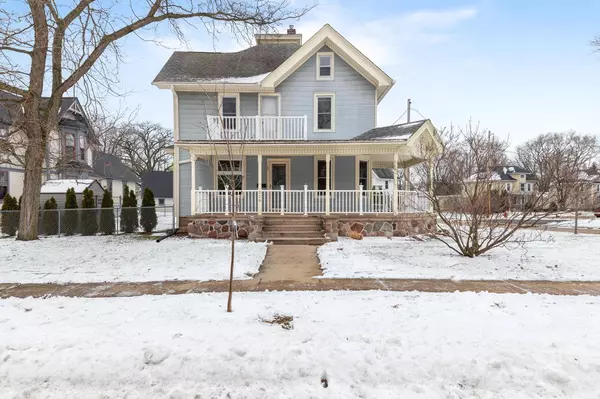 229 Grand Ave, Mukwonago, WI 53149