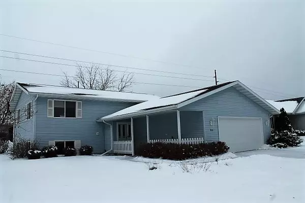 806 Remington DR, Holmen, WI 54636