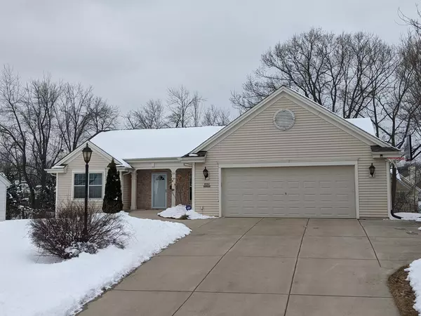 W143N9939 Ridgewood Ln, Germantown, WI 53022