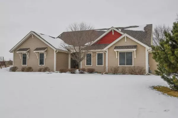 586 N Buth Rd, Dousman, WI 53118