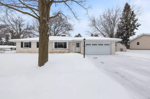 1902 Ramona Rd, Waukesha, WI 53186