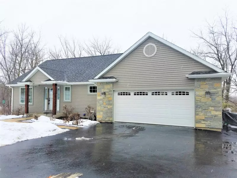 30420 Barnes Ln, Waterford, WI 53185