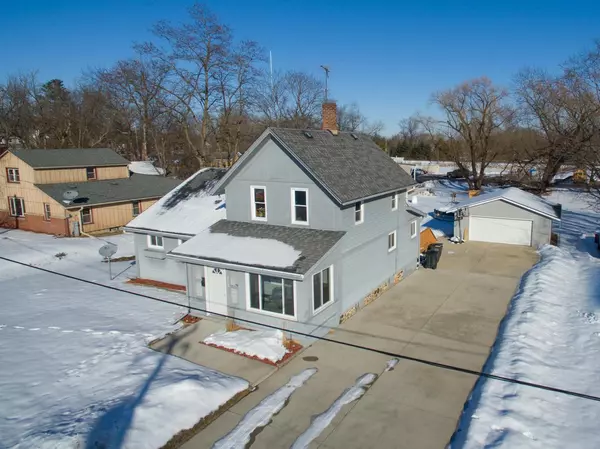 202 Jefferson St, Mukwonago, WI 53149