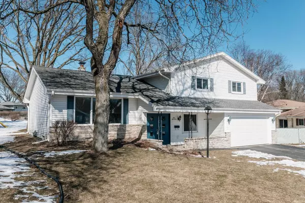 N93W17242 Grand Ave, Menomonee Falls, WI 53051