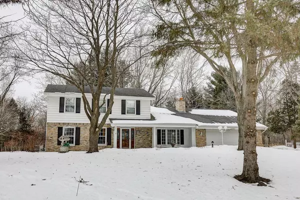 W319N755 Cobblestone Ct, Delafield, WI 53018