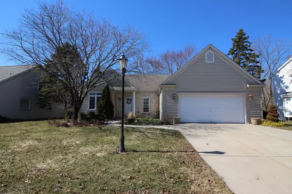 1239 Chesterwood Ln, Pewaukee, WI 53072