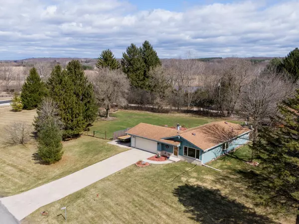 W300N9572 Colony Dr, Colgate, WI 53017